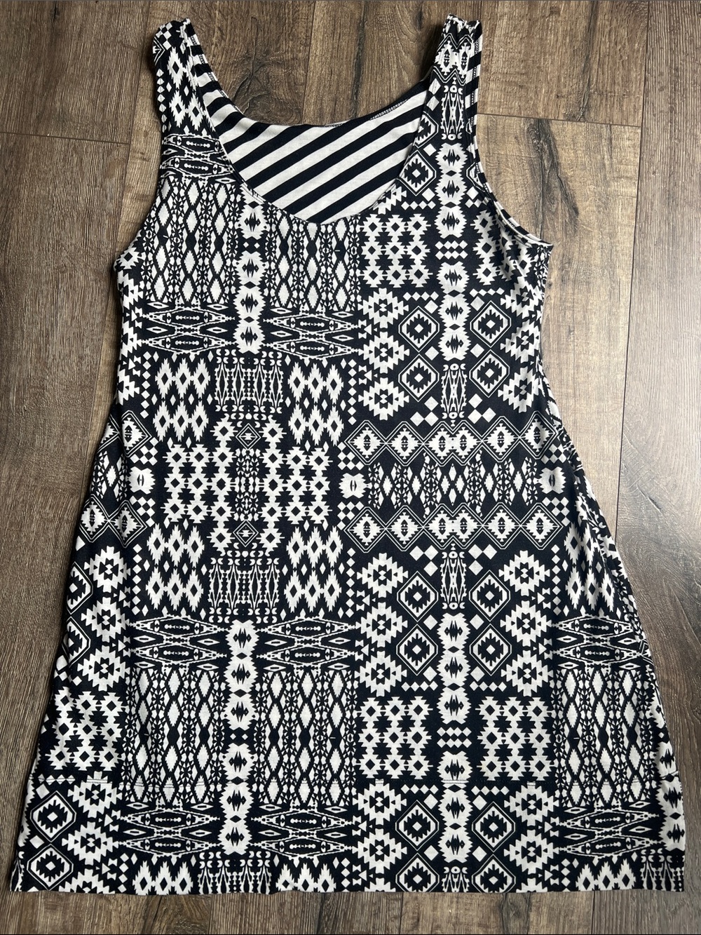 Reversible Blk/White Scoop Neck tank dress